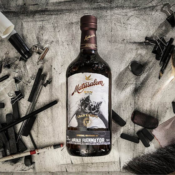 A Matusalem rum palack